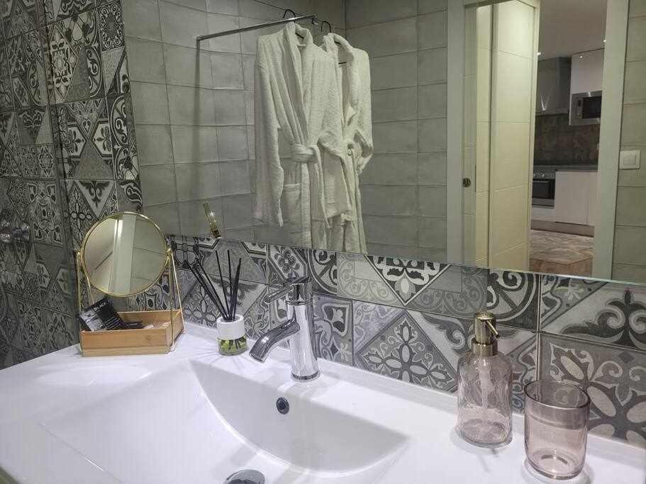 Apartamento Lirio De Agua Granada Centro Apartment Luaran gambar